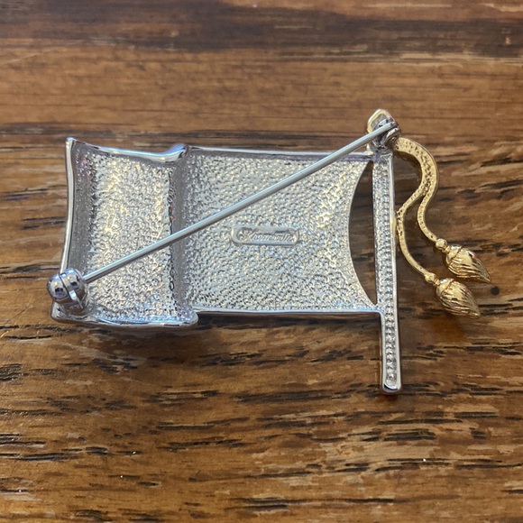 Krementz crystal enamel flowing American flag pin - Picture 2 of 5